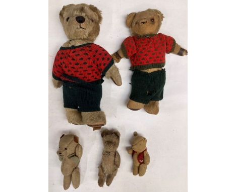 Teddy Bears: A collection of assorted teddy bears to include: 14” Chad Valley Bear with Royal Warrant Label to foot (partly d