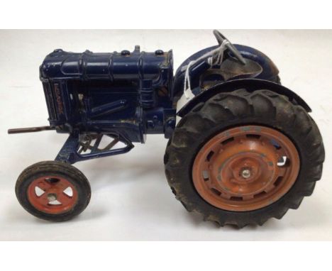 Chad Valley: A vintage, diecast, Chad Valley, Fordson Major Tractor, working steering, some damage. Please assess photographs