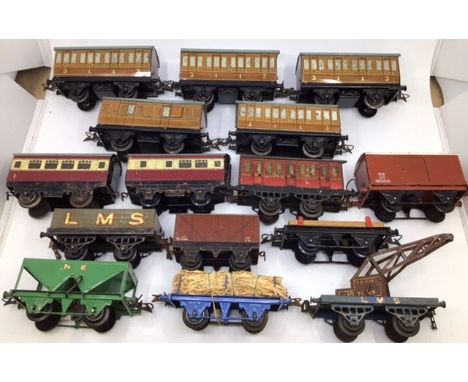 Hornby: A collection of assorted Hornby O Gauge passenger coaches, together with other O gauge wagons, including: McAlpine Ti