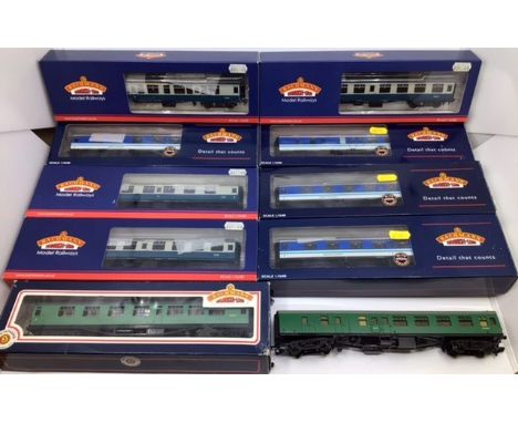 Bachmann: A collection of assorted Bachmann OO gauge corridor coaches, nine boxed, one loose. (one box)