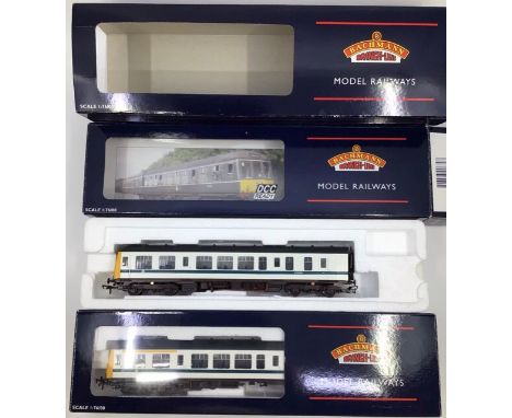 Model Railway: A collection of assorted model railway to include: Bachmann OO gauge 32-910 Class 108 3 car DMU BR; 32-903 Cla