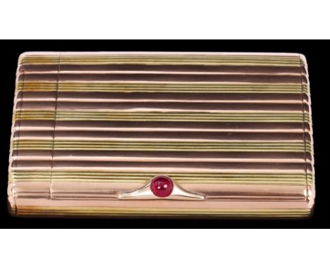Fine Imperial Russian Fabergé two-colour gold combination cigarette and vesta case of oval section, reeded overall with alter