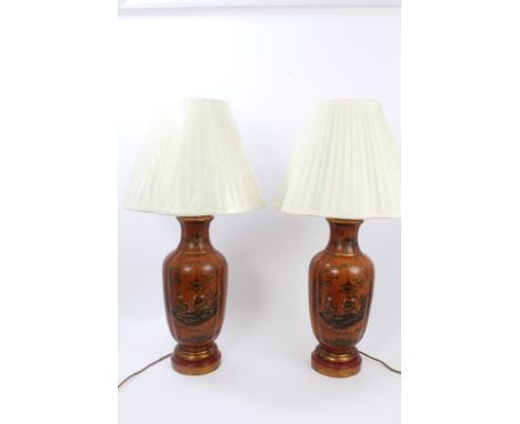 Pair contemporary decorative chinoiserie-style ceramic table lamps with faux wood and Chinese figure decoration, on gilded ba