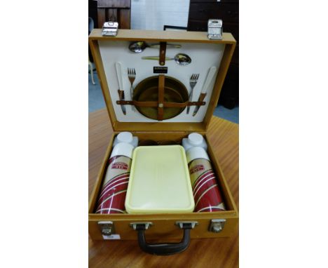 Vintage Sirram picnic case complete with accessories 