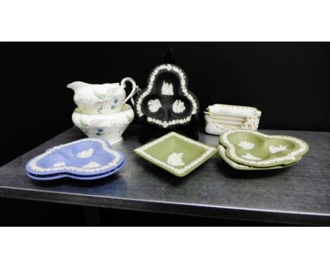 A mixed lot to include a porcelain playing cards set of trinket dishes, Wedgwood Jasperware dishes and an Aynsley cream and s