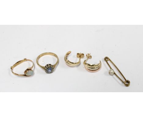 9ct gold sapphire and diamond ring, an opal ring, yellow metal pearl brooch and a pair of 9ct gold hoop earrings (4) 