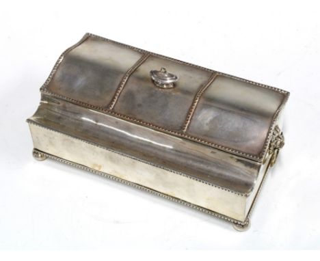 Silver plated desk inkstand, rectangular form with a serpentine lid and pen tray, with beaded edge decoration, standing on fo
