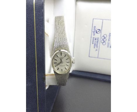 Rotary 9ct white gold lady's bracelet watch, London 1972, the silvered oval dial with baton markers, 21 jewel movement, integ