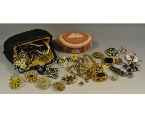 Costume Jewelry - a Victorian silk evening purse, with filigree brooch; gold coloured chain; brooches; earrings; faux pearl n