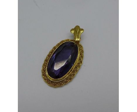 An 18ct gold and amethyst pendant, total weight 10g, width 21mm