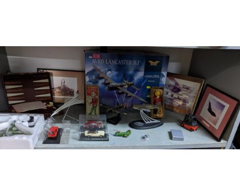 A selection of vintage diecast model cars, model aeroplanes to include Concorde and Avro Lancaster, The Aviation Archive boxe