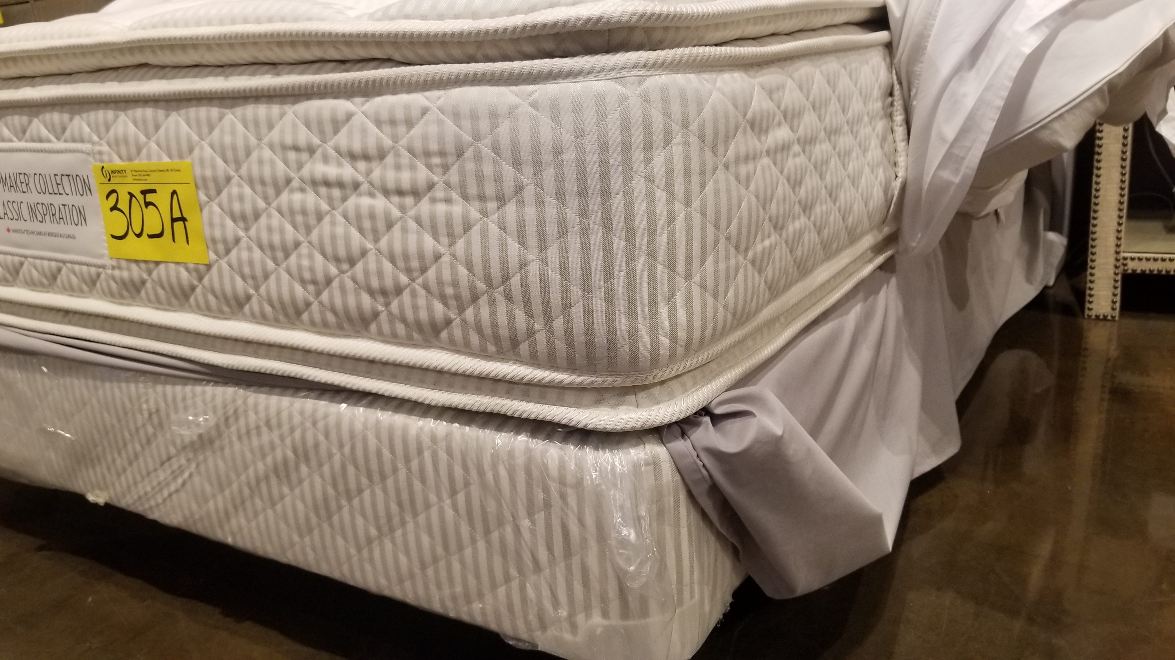 QUEEN SIZE MARSHALL MATTRESS, SLEEPMAKER COLLECTION W/MATCHING BOX