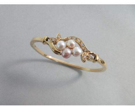 A cultured pearl and white hardstone hinged bangle, set to the front with a cluster of four variously white and blush coloure