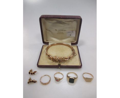 A 9ct signet ring, a 9ct bloodstone set signet ring, a 'mizpah' ring market '9ct' and a yellow metal hollow bangle 25.6g gros