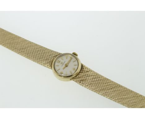 OMEGA - A 9ct ladies Omega manual-wind wristwatch H/M London 1966, on an integrated 9ct bracelet, approx total length 7", dia