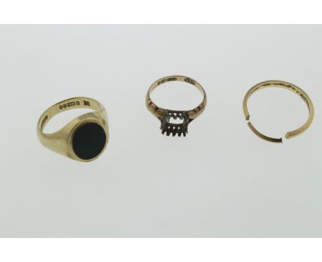 A 9ct H/M bloodstone signet ring, size P, together with another 9ct ring (A/F), approx gross weight 9,7gms &amp; a broken rin