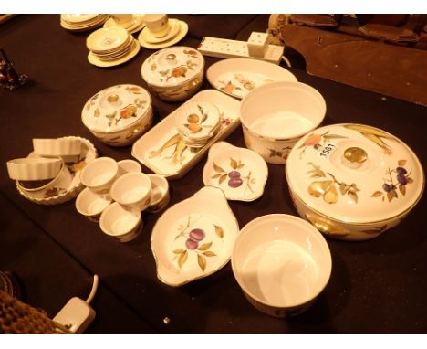 Royal Worcester dinner service in the Evesham pattern 