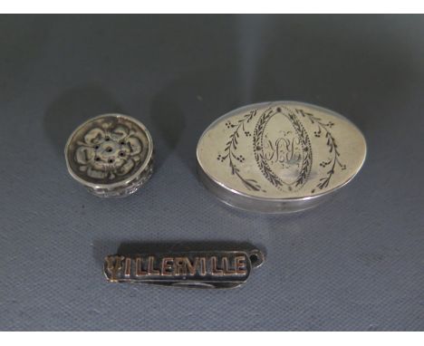 A small oval silver patch box, lidded and a small circular patch box, also a miniature pen knife, with villerville to one sid