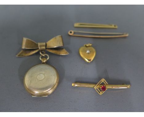 A silver gilt brooch with locket below, an 18ct gold heart shaped pendant, weight approx 2.8 grams, an 18ct gold tie pin, app