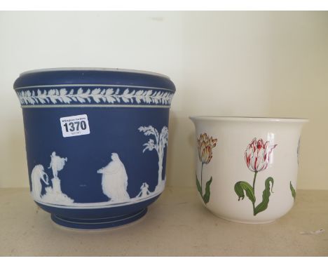 A Tiffany and Co Tulip planter and a Wedgewood planter - Height 20cm Condition report: Both good 
