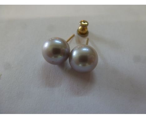 A pair of 14ct gold and pearl earrings - in good condition