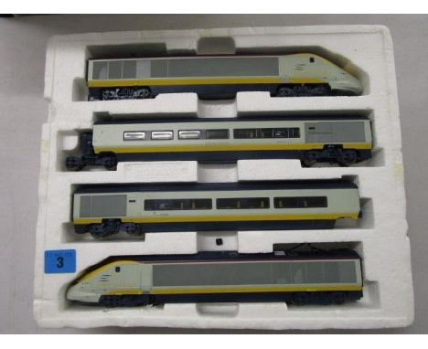 A Hornby Eurostar 00 gauge engine and carriages 