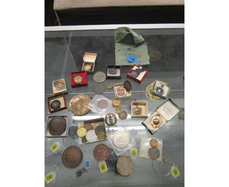 A selection of coins, tokens, medals, a cap badge and other items to include an Irvin enamel gilt brass badge, commemorative 