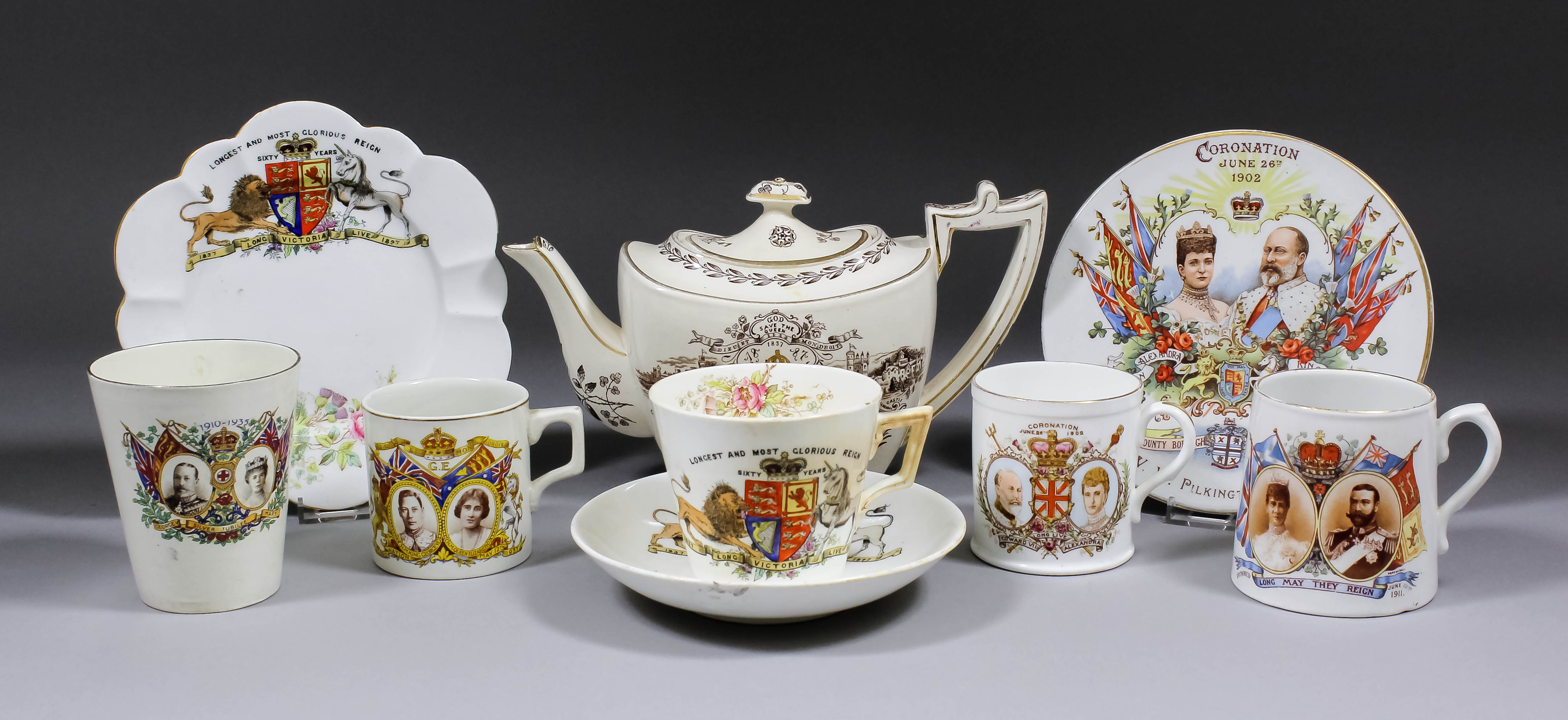 A collection of Queen Victoria commemorative pottery, including Hill