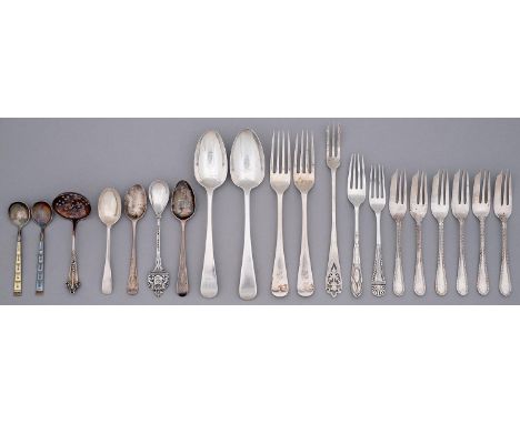 Miscellaneous silver dessert spoons, cake forks and other small flatware, George III-early 20th c, 14ozs 17dwts  Mostly in go
