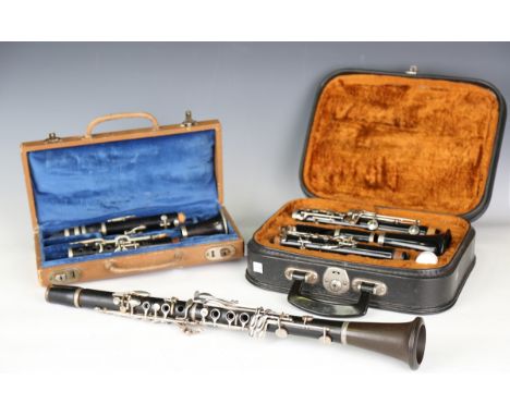 A Buisson of Prague blackwood clarinet, three other clarinets, a selection of mouthpieces and a recorder.Buyer’s Premium 29.4