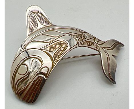 A Northwest Coast design silver Orca whale pendant/brooch. Signed PS to back and indistinct silver marks. Approx. 7 x 3.5cm. 