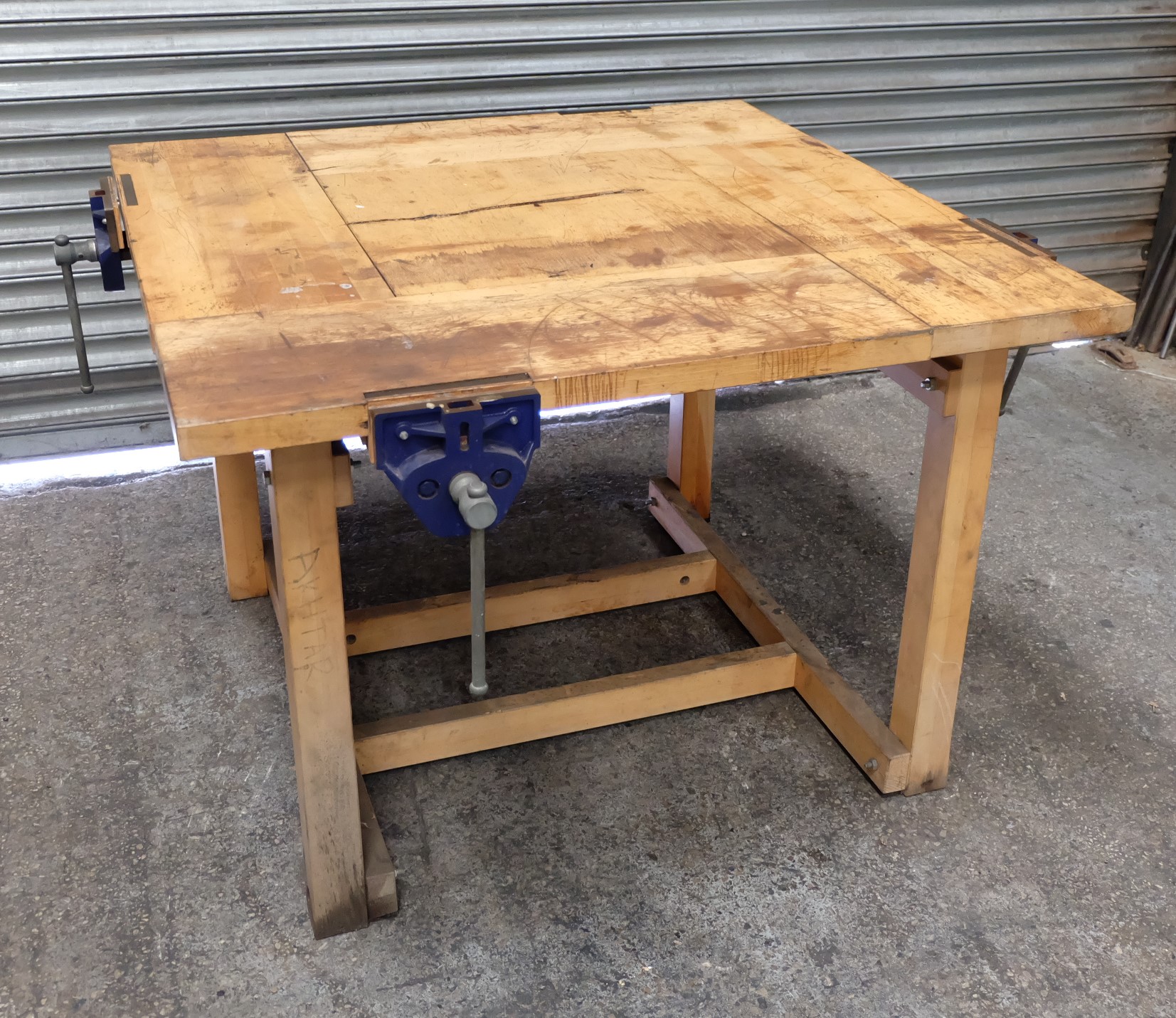 A Joiners Timber Work Bench, 1200 x 1200 x 840mm h with 27in Joiners Vice.