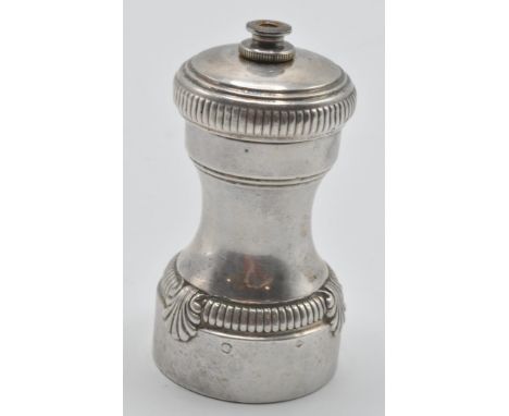 &nbsp;A 20th century French silver hallmarked pepper grinder having twist top with adjustable knob atop and &nbsp;typical she