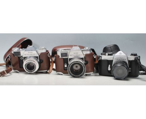 A group of vintage 20th century 35mm cameras to include a Kodak Retina Reflex III with aluminium body and Schneider - Kreuzna