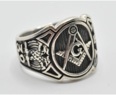 A stamped 925 silver&nbsp;gentleman&nbsp;ring having the masonic symbol centre with number 32,&nbsp;eagle, and cross decorate