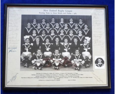 Autographs, New Zealand rugby league, large 13.5 x 11” official signed photograph by all twenty-nine players and management s