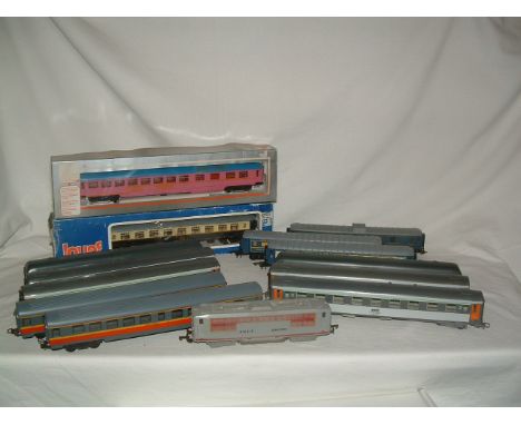 A tray containing a LIMA HO  SNCF BO BO 17001 (missing dummy pantographs otherwise Good), LIMA 3095546 Showtime Coach (Mint i