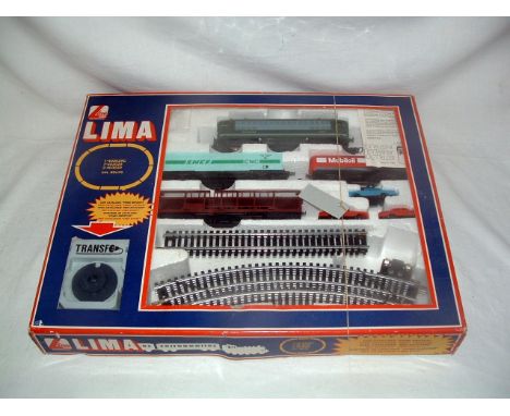 LIMA HO SNCF Goods Train Set comprising a SNCF Green O/H Electric BB no 25589, Container Wagon with SNCF Container, Mobiloil 