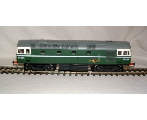 LIMA 0 Gauge 6576 BR Green Class 33 no D6506. Driver in Cab and fitted with sprung scale couplings. Excellent.