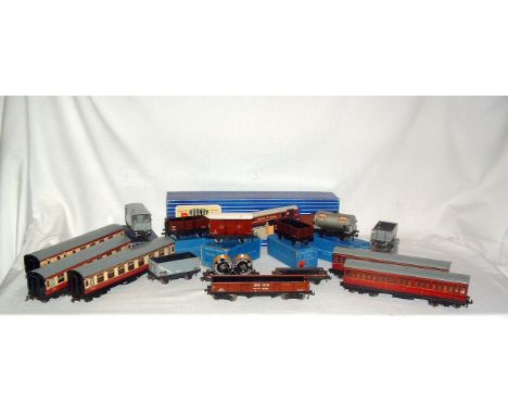 HORNBY DUBLO 3R 4 x Coaches, 10 x Wagons and a TPO Set - Coaches 2 x Composite and a Brake  Red and Cream Stanier Coaches and