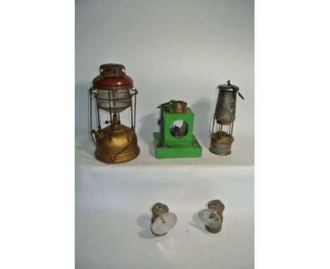 A signal lamp burner with bright green painted finish, stamped Rdno 711205 Welch Patent BR (E) together with two calcium carb