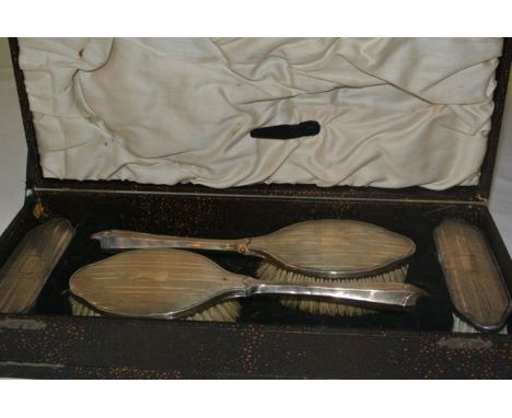 A cased George V silver dressing table set, Birmingham, 1931-1932, comprising: two hair brushes, a hat brush and a clothes br