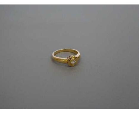18ct ring 4.3 grams .15 solitaire diamond