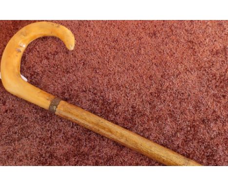 Walking stick with a horn handle 