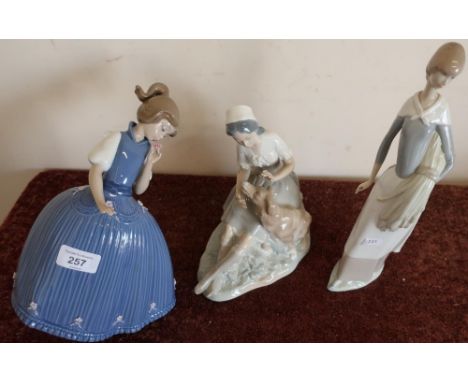 Two Nao figures and a Lladro figure (DAISA 1981) (3) 