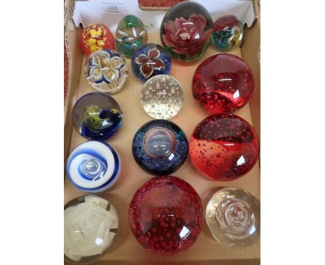 Collection of eighteen various assorted studio glassware paperweights 