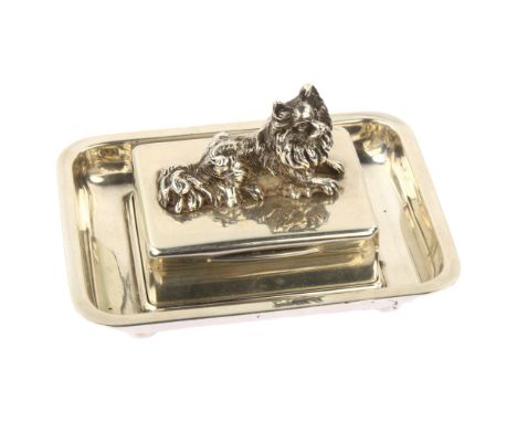 A good quality George V silver Papillon dog box and fitted tray, by William Hornby, hallmarks London 1911, tray 9.5 x 7.5cm, 