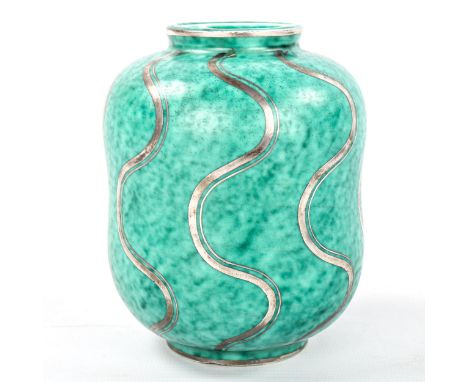 WILLEM KAGE for Gustavsberg, Sweden, an Argenta Art Deco style vase, date letter F to base, 1936, height 12cmGood condition, 