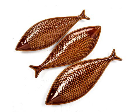 STIG LINDBERG for Gustavsberg, 3 ceramic fish dishes / trays, designed 1950s', length 31cmGood condition 