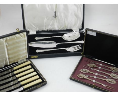 A boxed Elkington silver plated fish servers, to include serving knife, fork and spoon, together with a  cased set of six fil